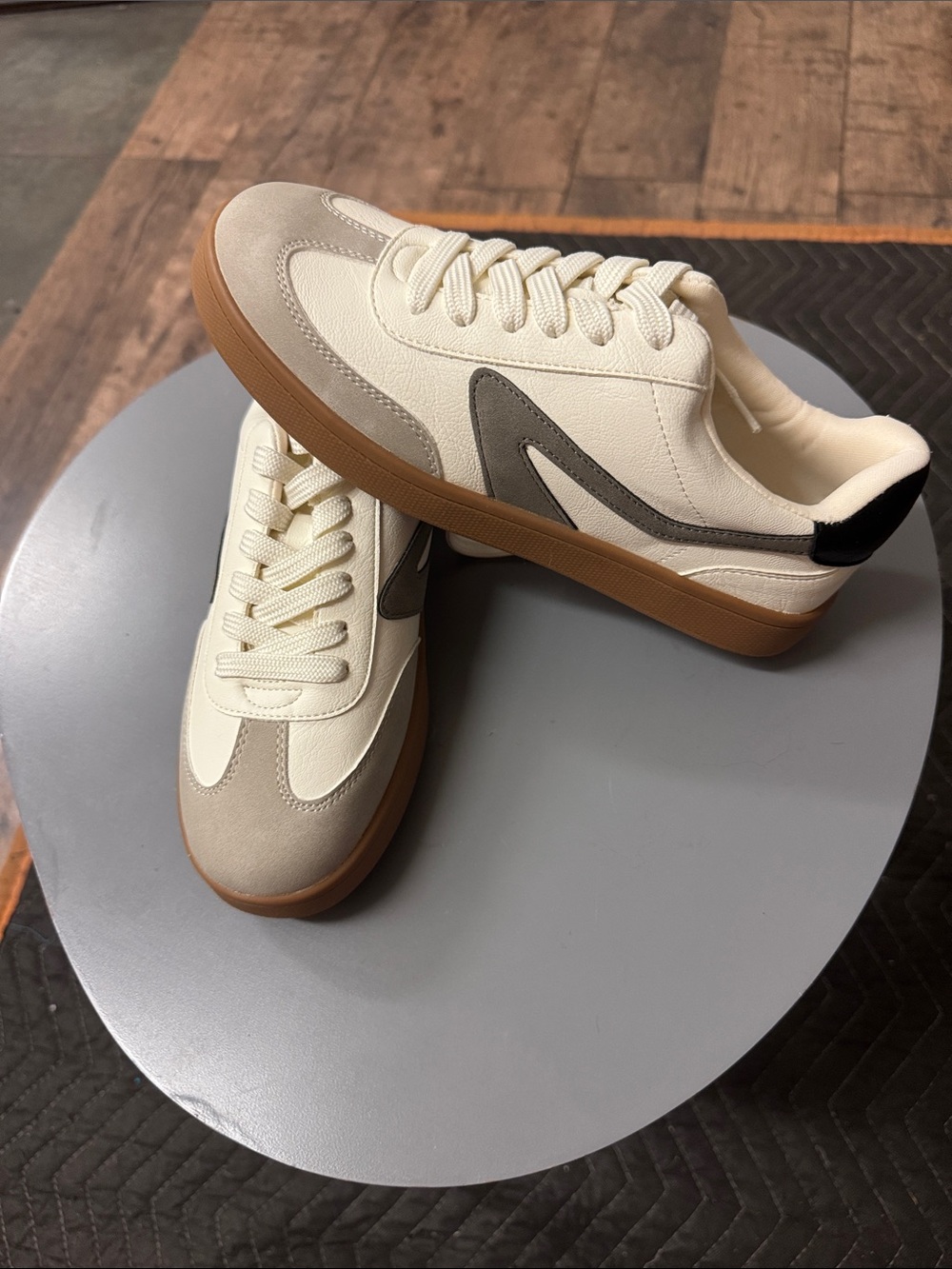 DV by DOLCE VITA